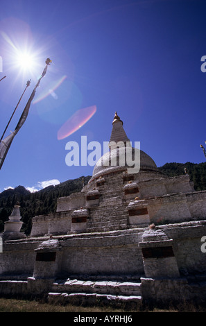 Chendebji Chorten auf der Straße zwischen den Pele-La Pass und Tongsa, Bhutan Stockfoto