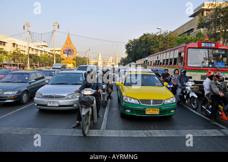 Rush Hour, Ratchadamnoen Klang Road, Bangkok, Thailand, Südostasien Stockfoto