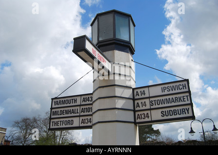 "Salzsäule" Meilenstein, Angel Hill Square, Bury St Edmunds, Suffolk, England, Vereinigtes Königreich Stockfoto