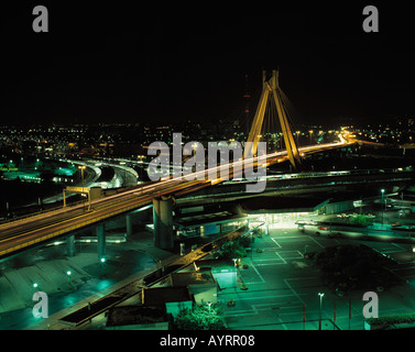 Stadtpanorama Mit Haengebruecke Bei Nacht, Ludwigshafen am Rhein, Rheinland-Pfalz Stockfoto