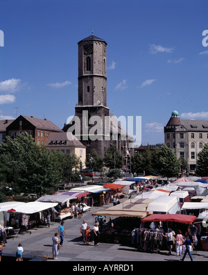 Wochenmarkt Auf Dem Platz der Kosmonauten, St. Michael-Kirche, Jena, Saale, Thüringen Stockfoto