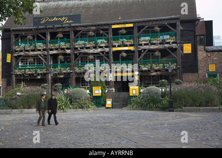 Dickens Inn Pub und Restaurant St. Katherine's Dock, London, England Stockfoto