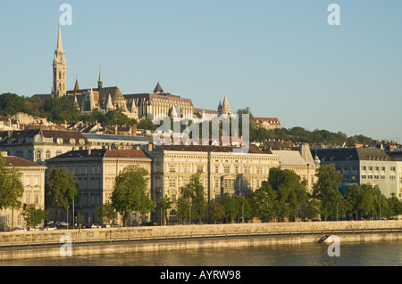 Ungarn Budapest Castle Hill Türmchen der Fishermans Bastion Turm der St. Matthias-Kirche Stockfoto