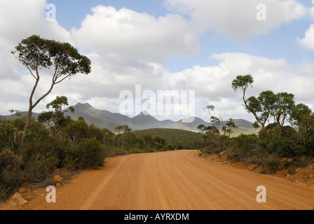 Einsame Straße durch Stirling Range, Stirling Range Nationalpark, Western Australia, Australien Stockfoto