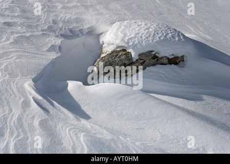 Schnee driftet, Felsen, Schwarzsee Voralpen, Kaiseregg, Freiburg Kanton, Schweiz Stockfoto