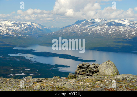 Weiten Blick von der Spitze eines Berges auf See Tornetraesk, Abisko Nationalpark, Lappland, Schweden Stockfoto