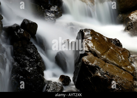 Spritzwasser über Felsen, Kuhflucht Wasserfälle, Farchant, Bayern, Deutschland, Europa Stockfoto