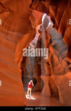 Lichtschacht und Frau im Antelope Canyon