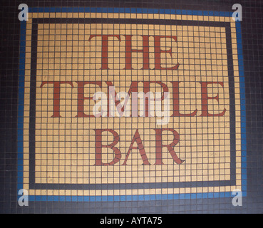 Dublin's The Temple Bar, Mosaic Kacheldoormat Style Eingangsschild, Dublin, Irland Stockfoto