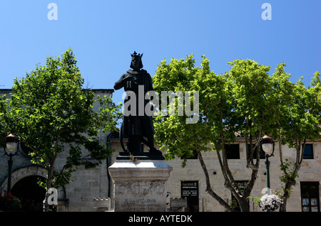 Statue von St. Louis (König Ludwig IX. von Frankreich), Aigues-Mortes, Languedoc-Roussillon, Frankreich Stockfoto