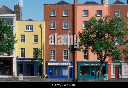 Bunten Häuser und Geschäfte des Bachelors Walk und Ormond Quay Dublin Stadt Eire-Irland-EU-Europa Stockfoto