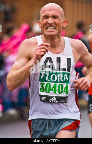 Läufer beim Flora London-Marathon 2008 Stockfoto