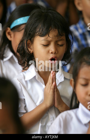 Indonesien: Schüler an christliche Schoolprayer an der katholischen Schule in Makassar (Ujung Padang) Stockfoto