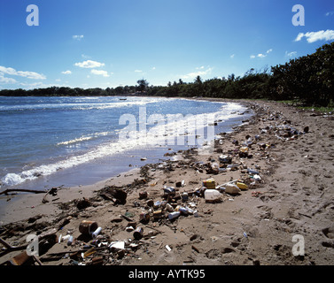 verschmutzter Strand, Abfall, gestrandet, gut, Umwelt, Umweltverschmutzung, DOM-Puerto Plata, Dominikanische Republik, Karibik, Long Beach Stockfoto