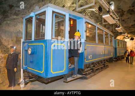 Alte Straßenbahn in der Gruvmuseum (Bergbau-Museum) in die LKAB InfoMine der LKAB-Eisenerzgrube Kiruna/Schweden Stockfoto