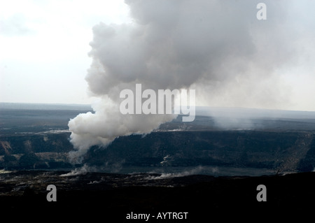 Dampf und Gas ausbrechenden aus Halemaumau Krater am 4. April 2008 Stockfoto