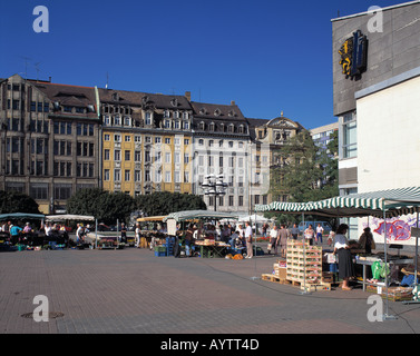 Wochenmarkt Auf Dem Sachsenplatz, Barocke Haeuser in der Katharinenstrasse, Leipzig, Sachsen Stockfoto