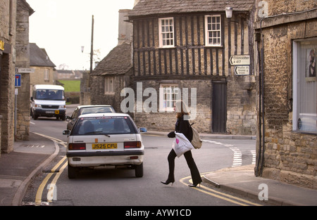 ALLGEMEINE ANSICHTEN VON FAIRFORD IN GLOUCESTERSHIRE UK RE MARKTSTADT IM NIEDERGANG Stockfoto