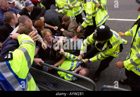 Jagd-Anhänger Zusammenstoß mit der Polizei auf die Countryside Alliance Demonstration Westminster UK 15 Sep 2004 Stockfoto