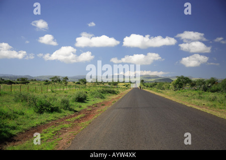 Geradeaus nach Mount Kenia Afrika Stockfoto