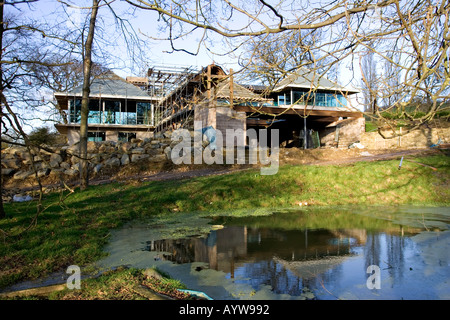 Neues Haus im Bau befindliche Wiese am Rand AONB Cotswolds Cheltenham UK Stockfoto