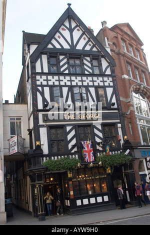 Das George Public House in Aldwych in der Nähe von The Law Courts und Fleet Street London GB UK Stockfoto