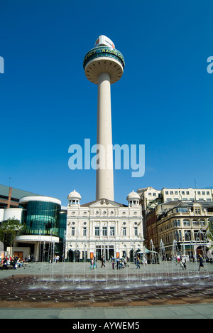 Williamson Platz in Liverpool mit Brunnen im Vordergrund Stockfoto