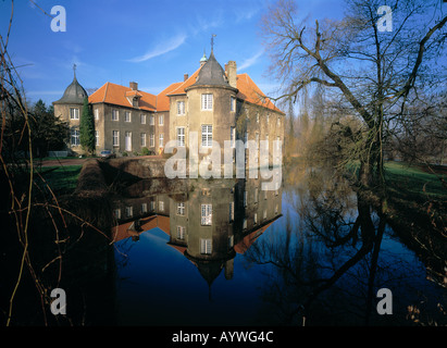 Wasserschloss Itlingen, Schloss Spiegelt Sich Im Wassergraben, Ascheberg-Herbern, Münsterland, Nordrhein-Westfalen Stockfoto