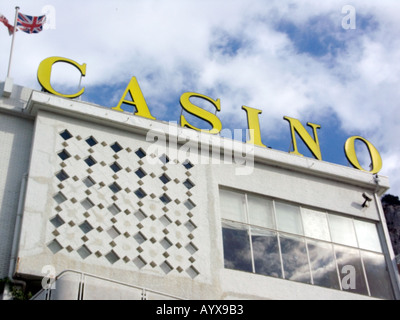 Casino-Zeichen und Anschluß-Markierungsfahne, Gibraltar, Europa, Stockfoto