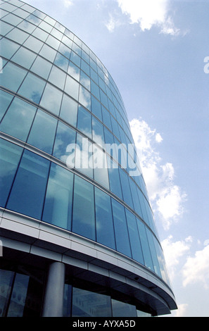 Glas-Bürohaus in der Nähe von Rathaus, London, UK Stockfoto