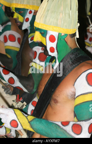 Drumer in eine solche während der berühmten Desfile de Llamadas im Karneval in den Straßen von Montevideo Uruguay Stockfoto