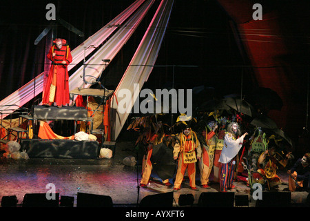 Zeigen Sie in der Sommer-Teatro Theater de Verano-Kompetenz in Montevideo Uruguay Karneval 2005 Stockfoto