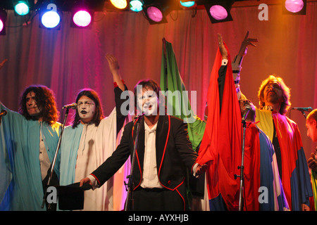 Uruguayische Murga Falta y Resto während einer Show in Buenos Aires im August 2005 Stockfoto