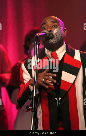 Uruguayische Murga Falta y Resto während einer Show in Buenos Aires im August 2005 Stockfoto