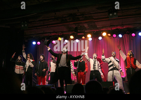 Uruguayische Murga Falta y Resto während einer Show in Buenos Aires im August 2005 Stockfoto