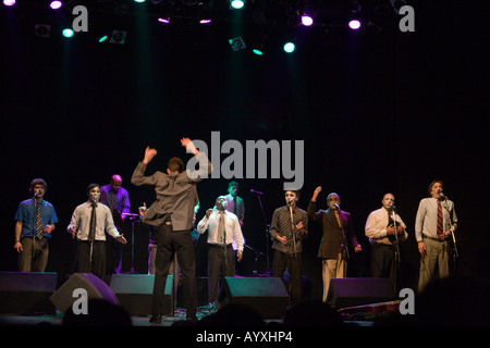 Uruguayische Murga Falta y Resto während einer Show in Buenos Aires im Juli 2006 Stockfoto