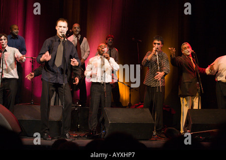 Uruguayische Murga Falta y Resto während einer Show in Buenos Aires im Juli 2006 Stockfoto