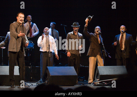 Uruguayische Murga Falta y Resto während einer Show in Buenos Aires im Juli 2006 Stockfoto