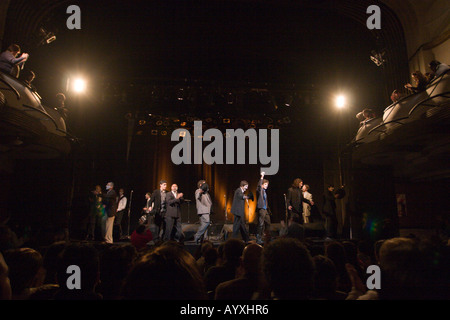 Uruguayische Murga Falta y Resto während einer Show in Buenos Aires im Juli 2006 Stockfoto