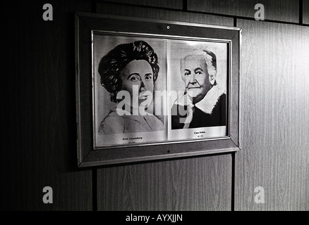 ROSA LUXEMBURG SDP CLARA ZETKIN SOZIALISTISCHE REVOLUTIONÄRE DEUTSCHLAND STASSI BUNKER GEHEIME DDR KALTEN KRIEGES KLUFT WAND Stockfoto