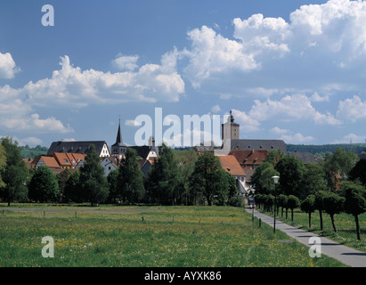 Stadtpanorama, Stadtsilhouette, Wiesenlandschaft, Wolkenhimmel, Steinau eine der Strasse, Kinzigtal, Naturpark Hessischer Spessart, Hessen Stockfoto