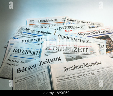 Zeitungen, Deutsche Zeitungen, deutsche Fachzeitschriften, Wirtschaftszeitung, Tageszeitung, Wochenzeitung, lesen eine Zeitung, Zeitungsleser, Herausgeber der Zeitung, Print, Presse, Printmedien, Pressebericht, Pressemarkt, Zeitschrift, Magazin, Journalist, Jo Stockfoto