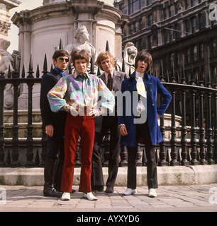 Herde UK pop Gruppe etwa 1967 mit Peter Frampton in roten Hosen Stockfoto