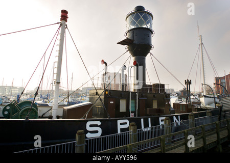 Verschmähen Sie, schwimmende Feuerschiff ankern in Hull Marina East Yorkshire England UK Stockfoto