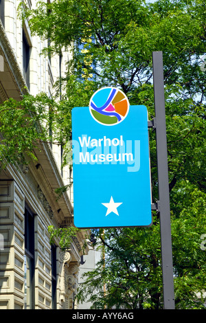 Tourist Schild mit Warhol Museum in Pittsburgh Pennsylvania PA Stockfoto