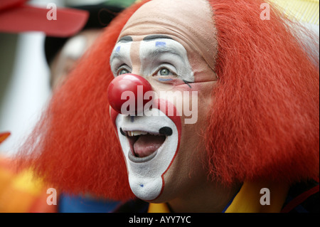 Ron Johnson erscheint als Toto der Clown auf dem International-Clown-Festival in Weston-Super-Mare UK 2005 Stockfoto