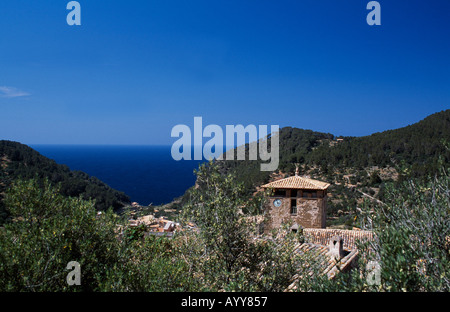 Villa und Olivenhaine in der Nähe von Estellencs Mallorca Balearen Europa Stockfoto