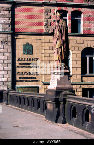 13. April 2008 - Statue des Heiligen Ansgar, ehemaliger Erzbischof und Gründer der Kuppel am Trostbrücke in Hamburg. Stockfoto