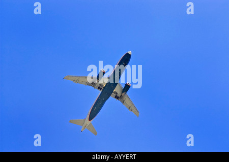 Flugzeug kommt zur Landung am Flughafen Phoenix Tempe AZ Stockfoto