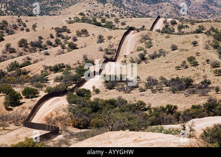 Grenzzaun zwischen USA und Mexiko in Sonora-Wüste Stockfoto